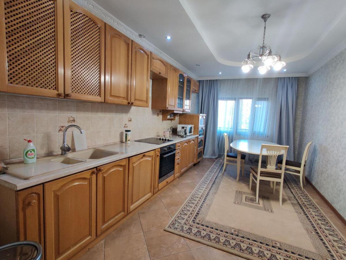 Комната В 4Х Комнатной Квартире Almaty Exterior photo